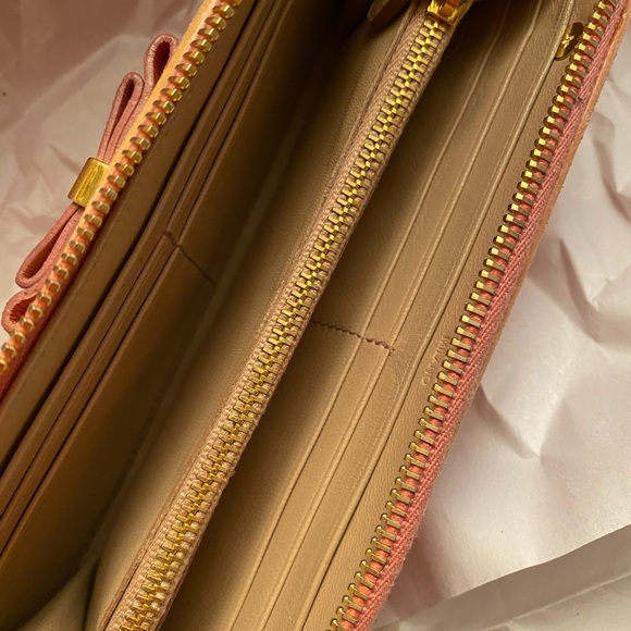 authentic PRADA Wallet Around Leather - Picture 5 of 16